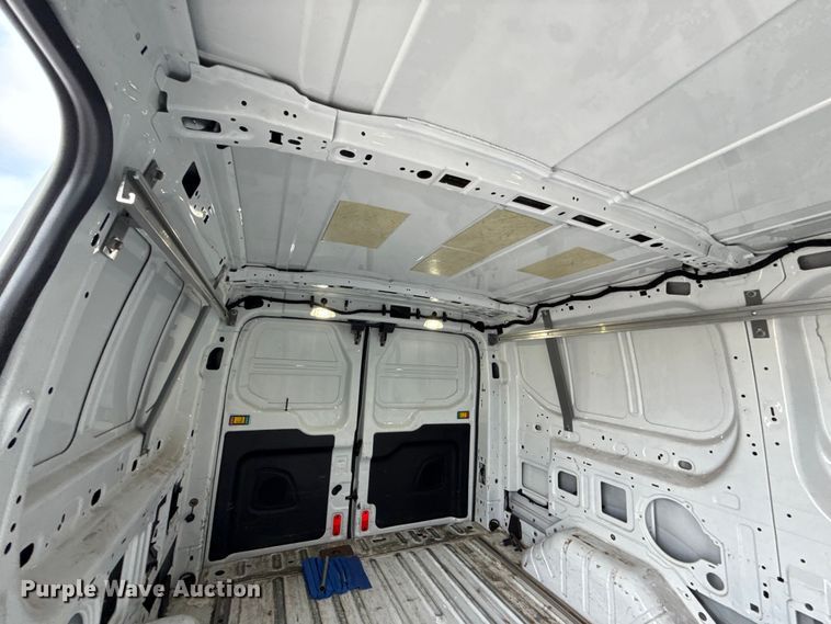 image for item ET6288 2017 Ford Transit 150 van