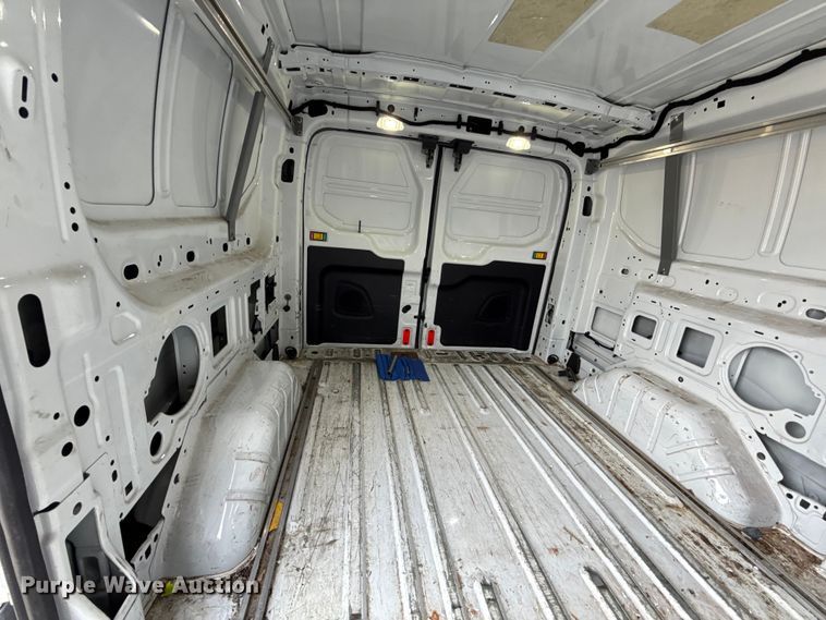 image for item ET6288 2017 Ford Transit 150 van