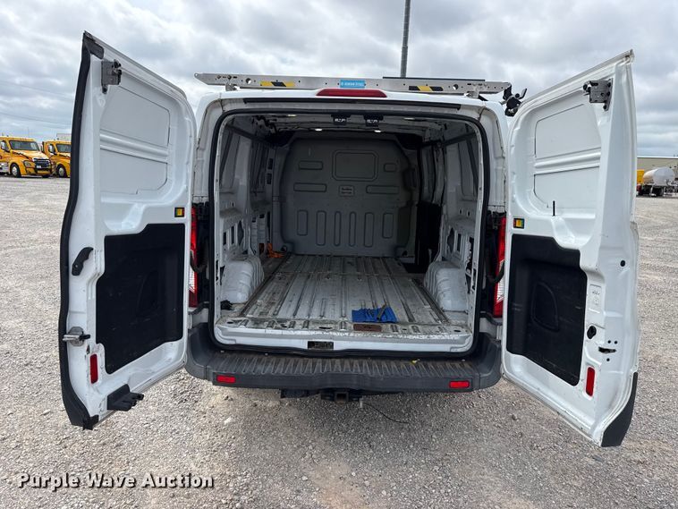 image for item ET6288 2017 Ford Transit 150 van