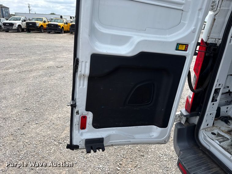 image for item ET6288 2017 Ford Transit 150 van