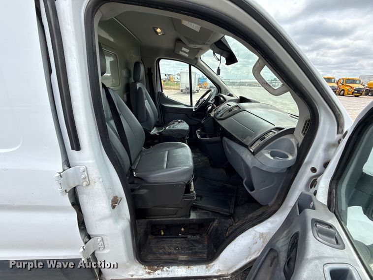 image for item ET6289 2019 Ford Transit  van
