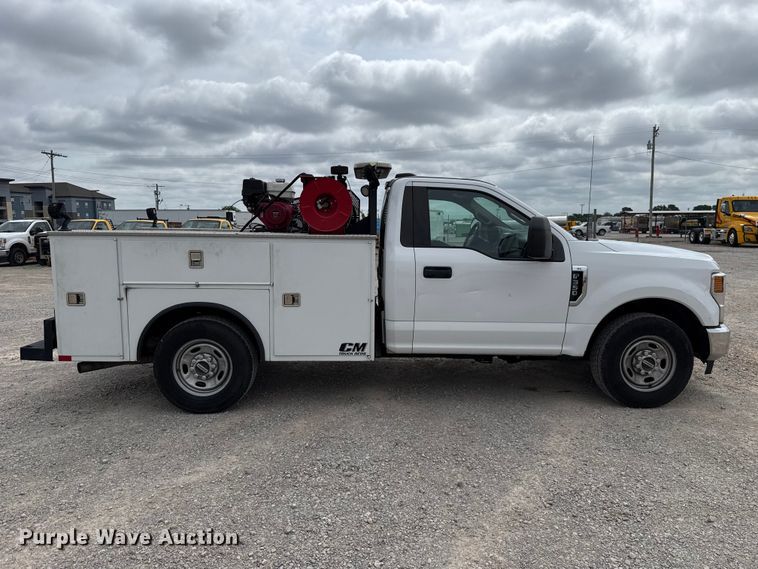 image for item ET6290 2021 Ford F350 Super Duty utility bed pickup truck