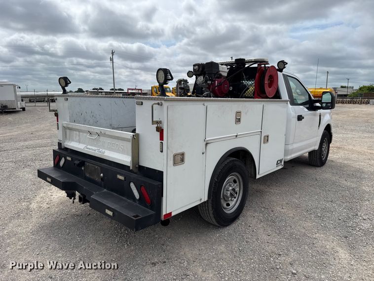 image for item ET6290 2021 Ford F350 Super Duty utility bed pickup truck