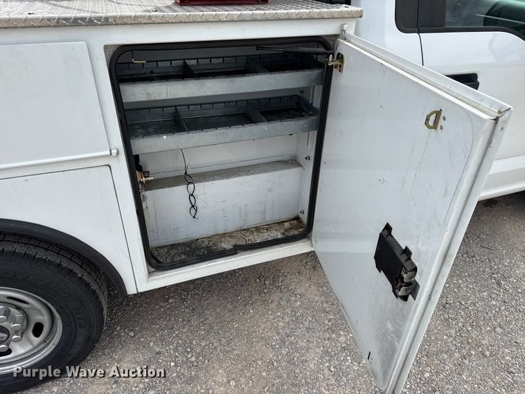 image for item ET6290 2021 Ford F350 Super Duty utility bed pickup truck