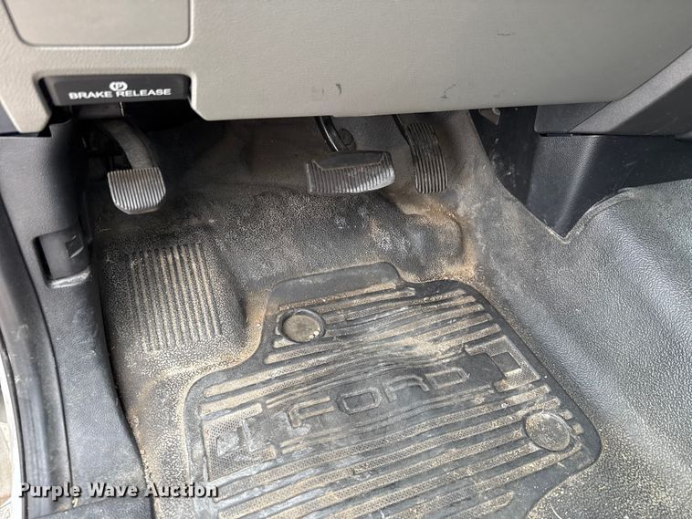 image for item ET6290 2021 Ford F350 Super Duty utility bed pickup truck