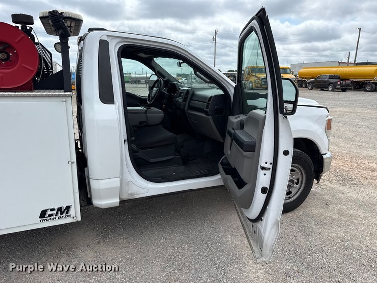 image for item ET6290 2021 Ford F350 Super Duty utility bed pickup truck