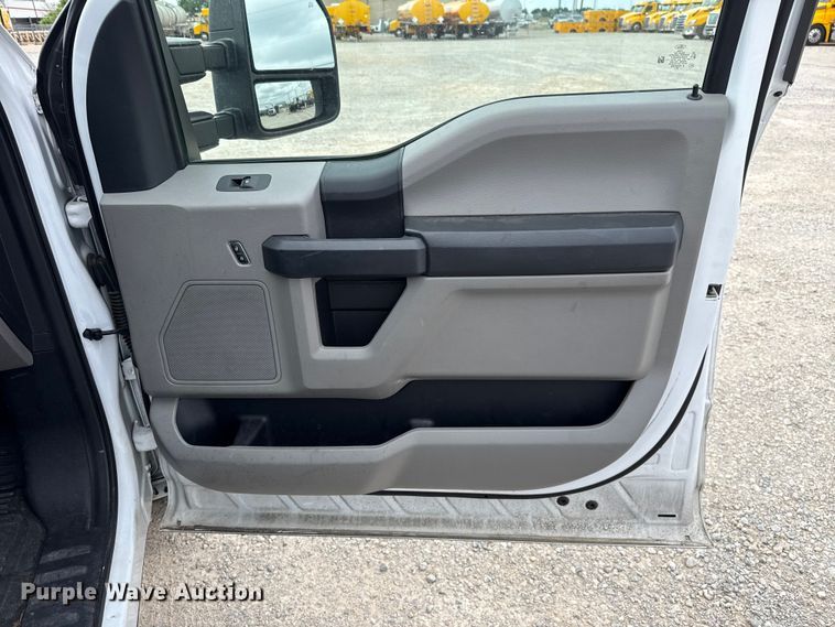 image for item ET6290 2021 Ford F350 Super Duty utility bed pickup truck