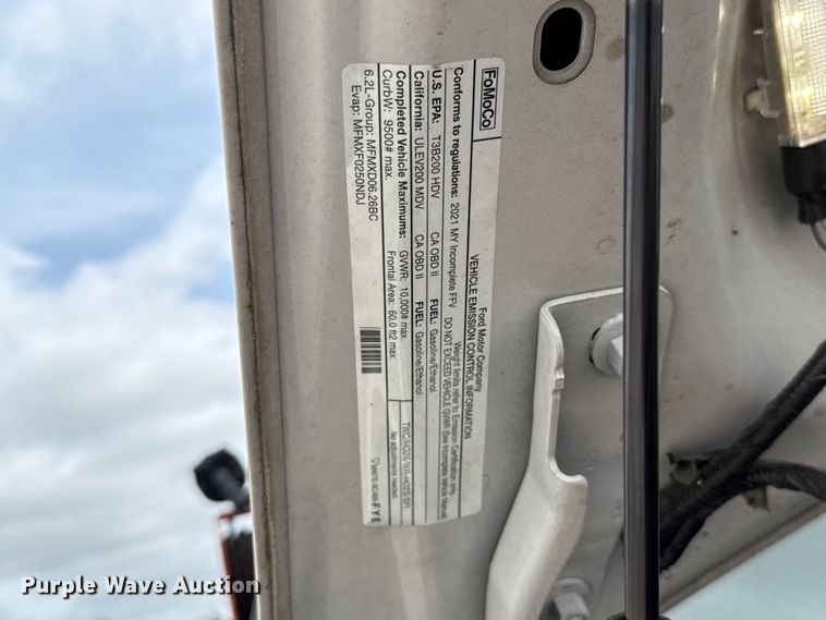 image for item ET6290 2021 Ford F350 Super Duty utility bed pickup truck