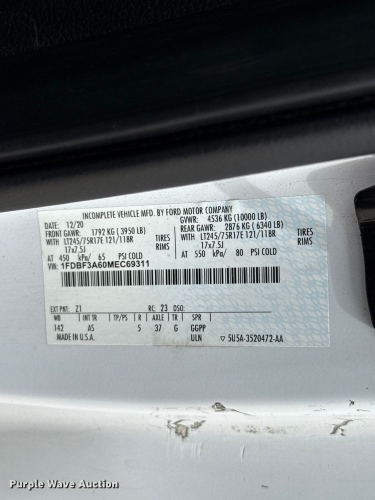 image for item ET6290 2021 Ford F350 Super Duty utility bed pickup truck
