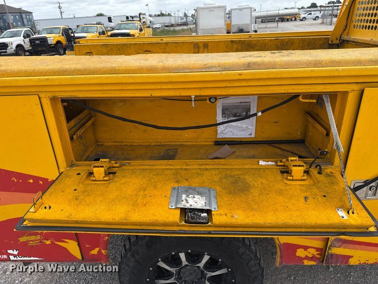 image for item ET6291 2018 Ford F350 Super Duty utility bed pickup truck