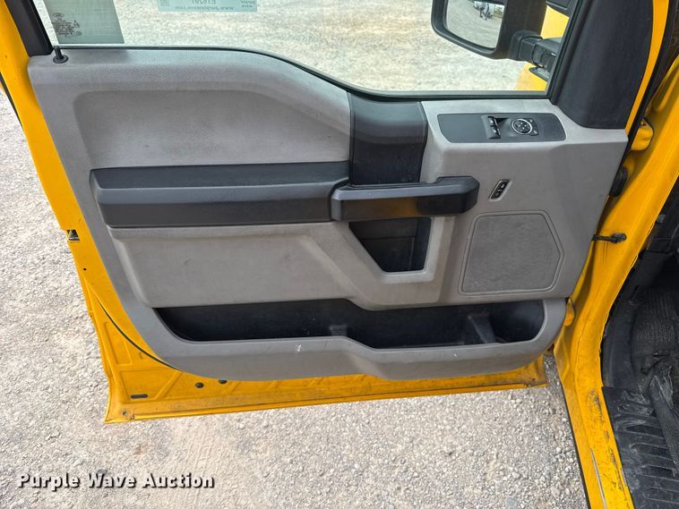 image for item ET6291 2018 Ford F350 Super Duty utility bed pickup truck