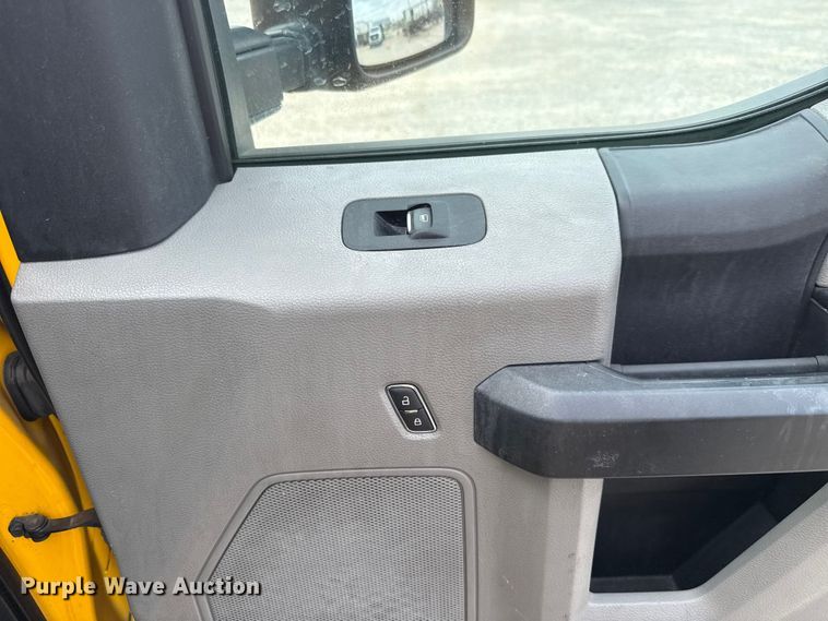 image for item ET6291 2018 Ford F350 Super Duty utility bed pickup truck