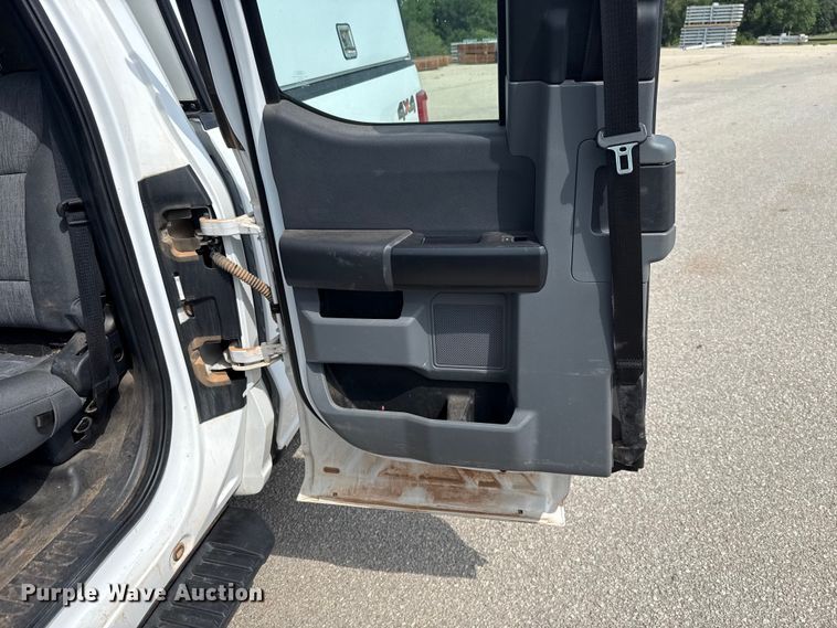 image for item ET6303 2021 Ford F150 Ext. Cab pickup truck
