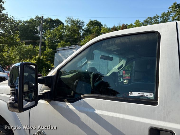 image for item EU0596 2011 Ford F350 Super Duty Crew Cab pickup truck