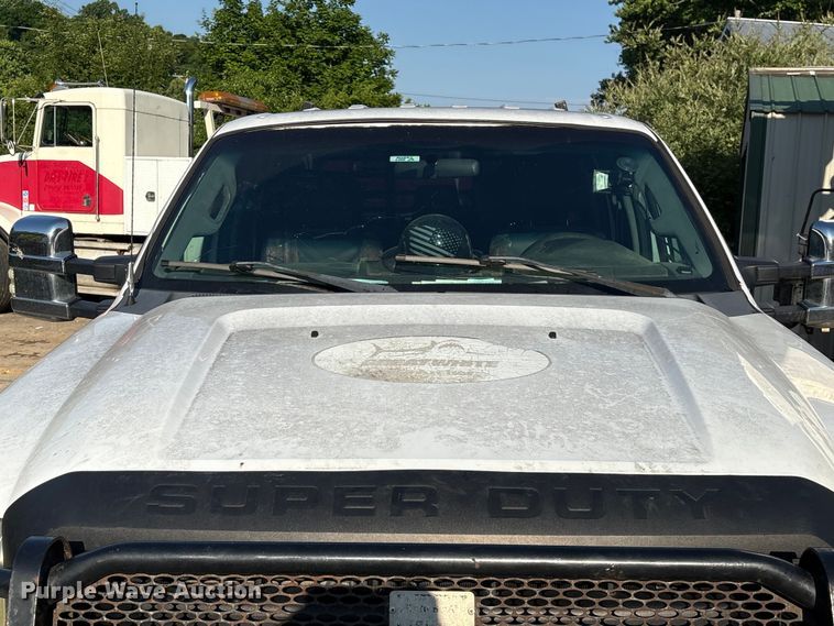 image for item EU0596 2011 Ford F350 Super Duty Crew Cab pickup truck