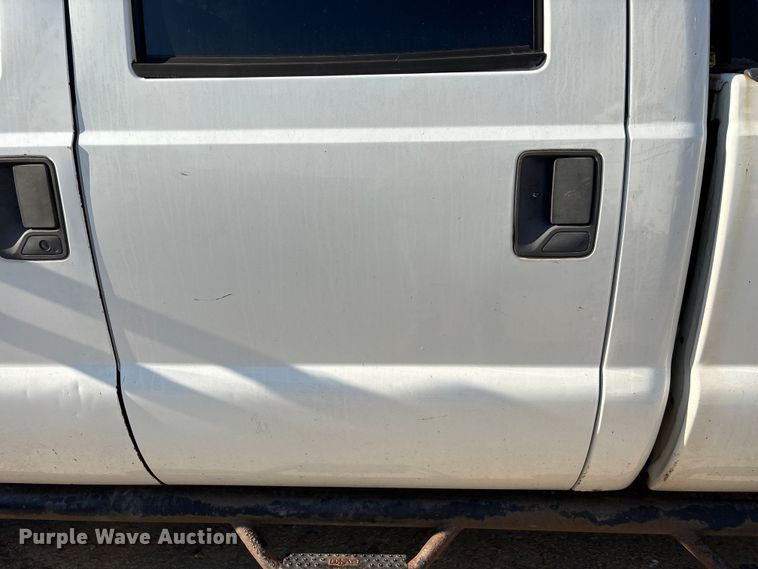 image for item EU0596 2011 Ford F350 Super Duty Crew Cab pickup truck