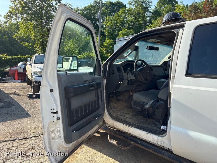 image for item EU0596 2011 Ford F350 Super Duty Crew Cab pickup truck