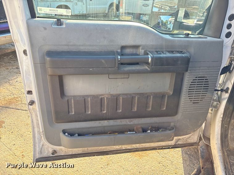 image for item EU0596 2011 Ford F350 Super Duty Crew Cab pickup truck