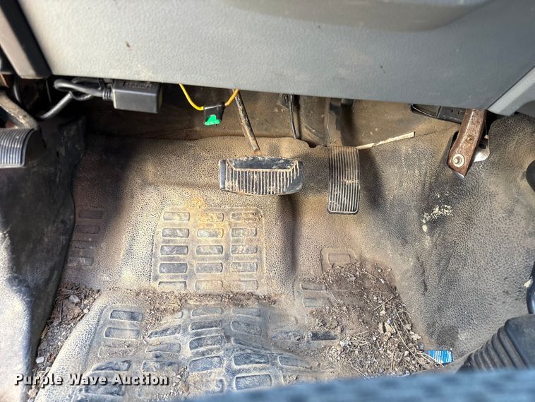 image for item EU0596 2011 Ford F350 Super Duty Crew Cab pickup truck