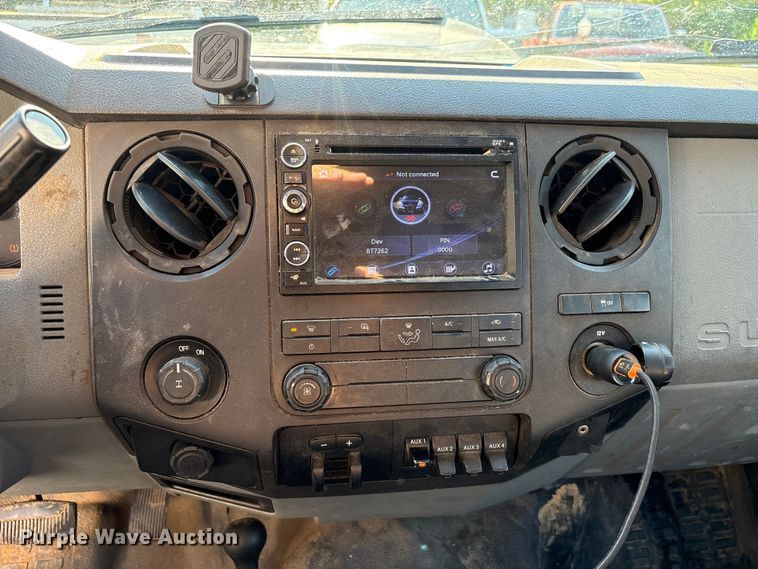 image for item EU0596 2011 Ford F350 Super Duty Crew Cab pickup truck