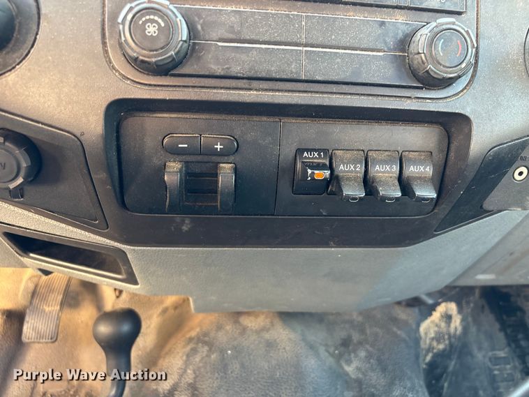 image for item EU0596 2011 Ford F350 Super Duty Crew Cab pickup truck