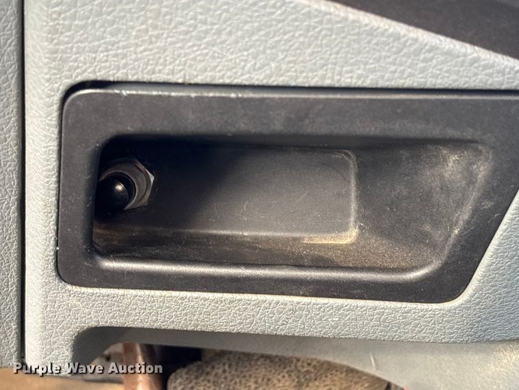 image for item EU0596 2011 Ford F350 Super Duty Crew Cab pickup truck