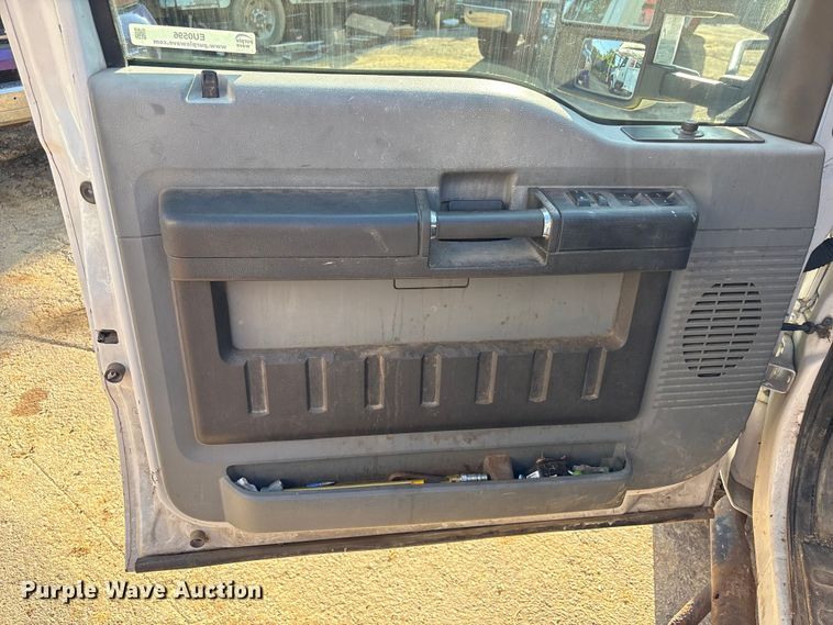 image for item EU0596 2011 Ford F350 Super Duty Crew Cab pickup truck