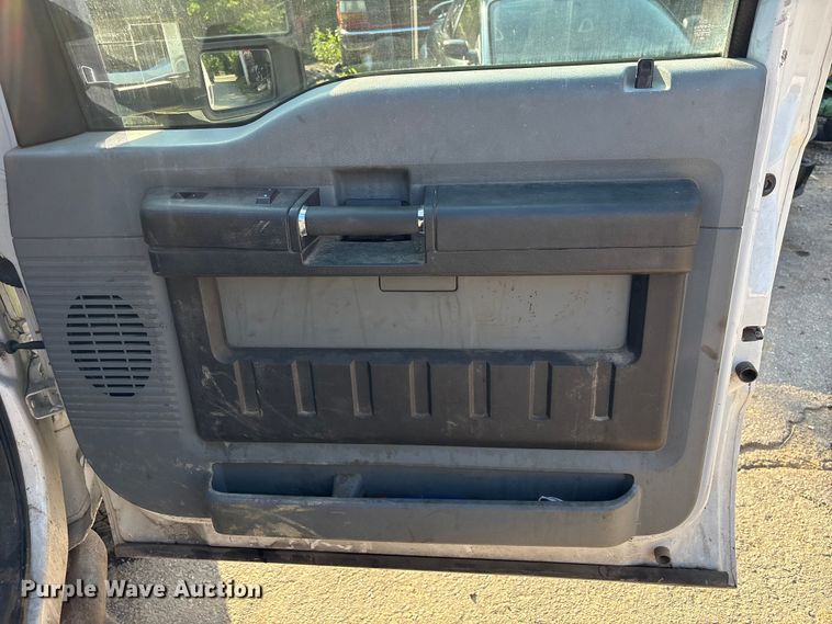 image for item EU0596 2011 Ford F350 Super Duty Crew Cab pickup truck