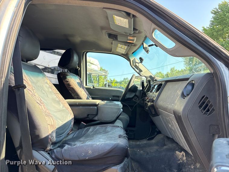 image for item EU0596 2011 Ford F350 Super Duty Crew Cab pickup truck