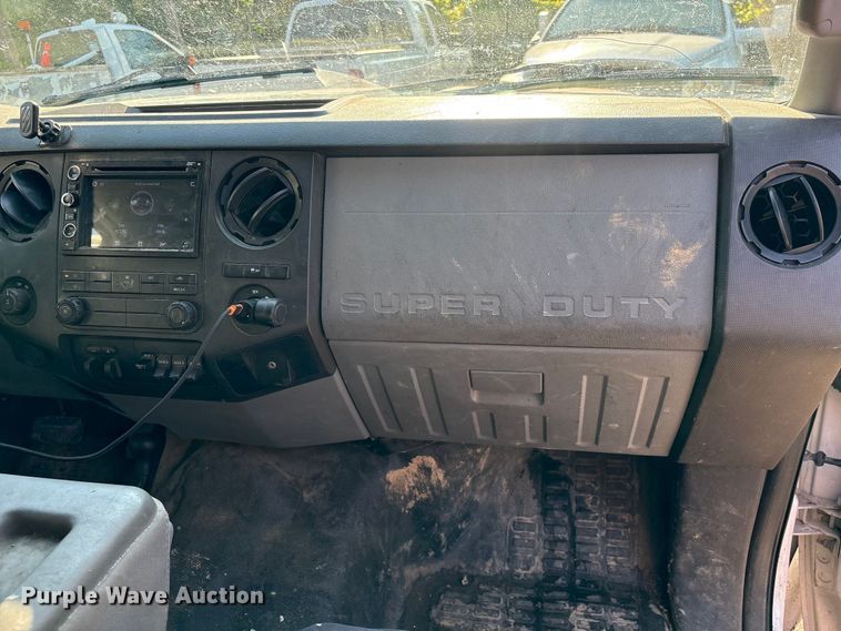 image for item EU0596 2011 Ford F350 Super Duty Crew Cab pickup truck