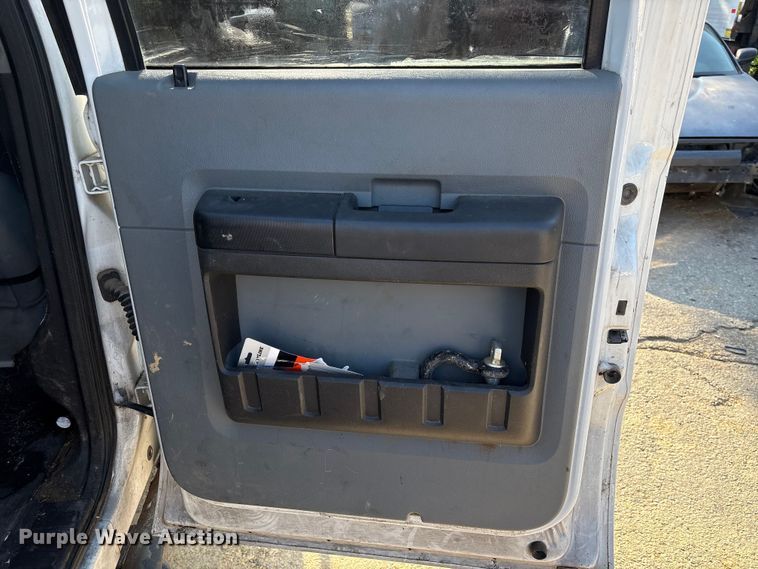 image for item EU0596 2011 Ford F350 Super Duty Crew Cab pickup truck