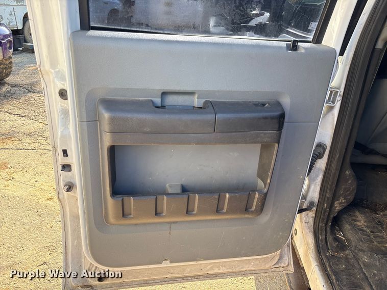 image for item EU0596 2011 Ford F350 Super Duty Crew Cab pickup truck
