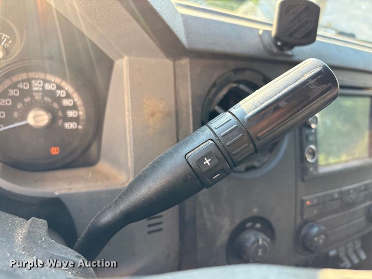 image for item EU0596 2011 Ford F350 Super Duty Crew Cab pickup truck