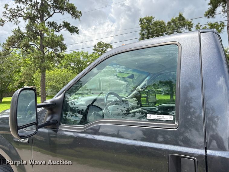 image for item EU0633 1999 Ford F550 Super Duty flatbed truck