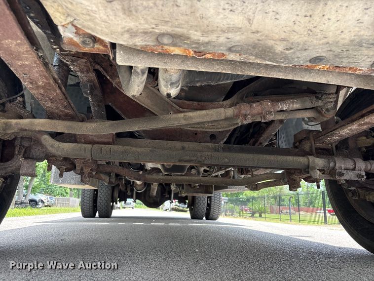 image for item EU0633 1999 Ford F550 Super Duty flatbed truck
