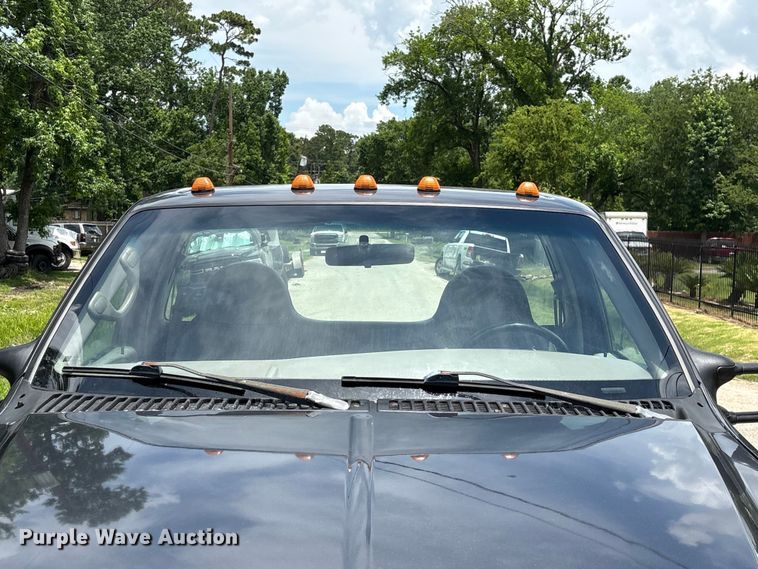 image for item EU0633 1999 Ford F550 Super Duty flatbed truck