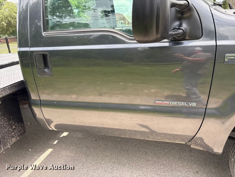 image for item EU0633 1999 Ford F550 Super Duty flatbed truck