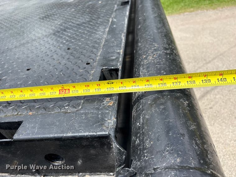 image for item EU0633 1999 Ford F550 Super Duty flatbed truck