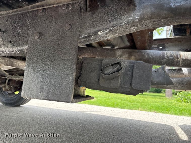 image for item EU0633 1999 Ford F550 Super Duty flatbed truck