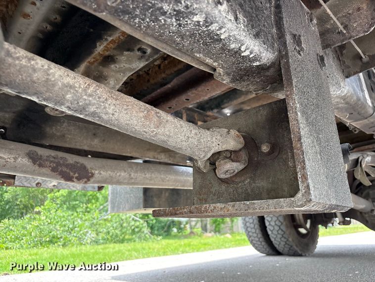image for item EU0633 1999 Ford F550 Super Duty flatbed truck