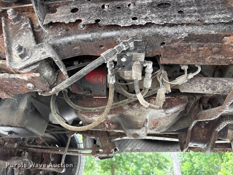 image for item EU0633 1999 Ford F550 Super Duty flatbed truck