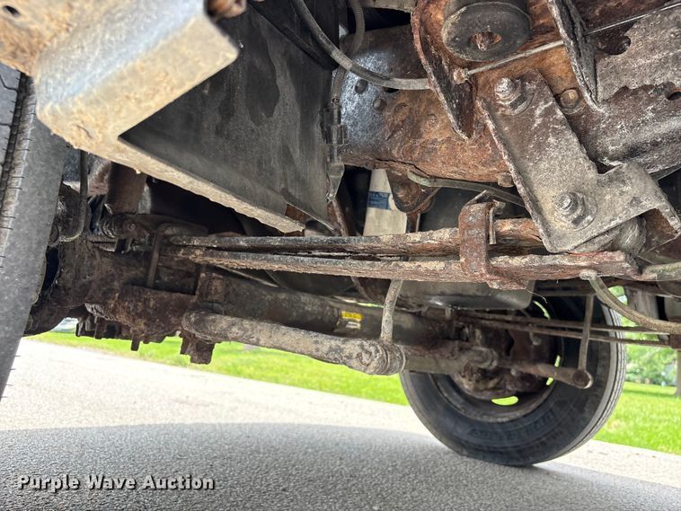 image for item EU0633 1999 Ford F550 Super Duty flatbed truck