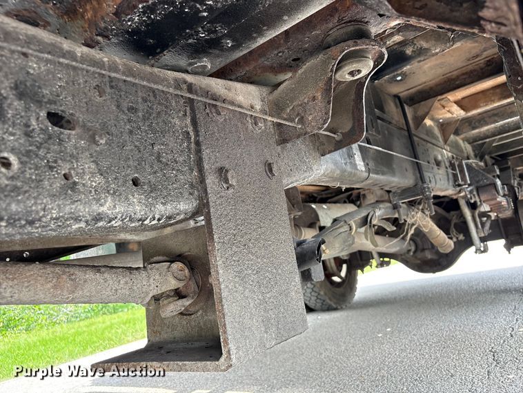 image for item EU0633 1999 Ford F550 Super Duty flatbed truck