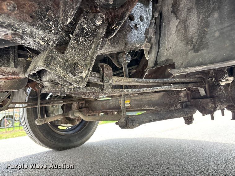image for item EU0633 1999 Ford F550 Super Duty flatbed truck