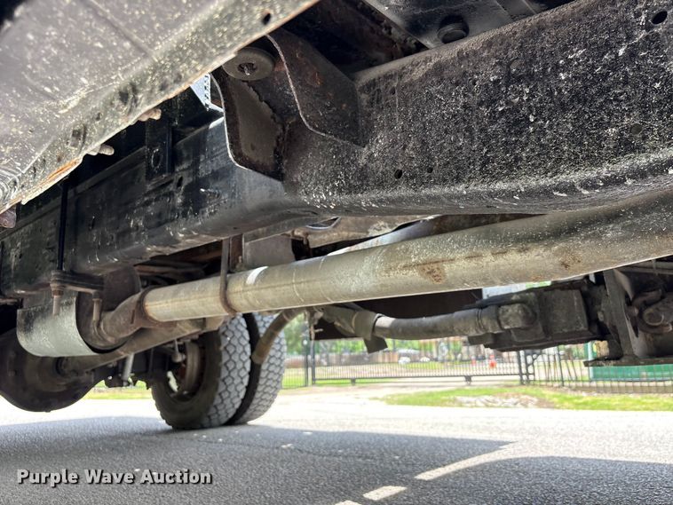 image for item EU0633 1999 Ford F550 Super Duty flatbed truck