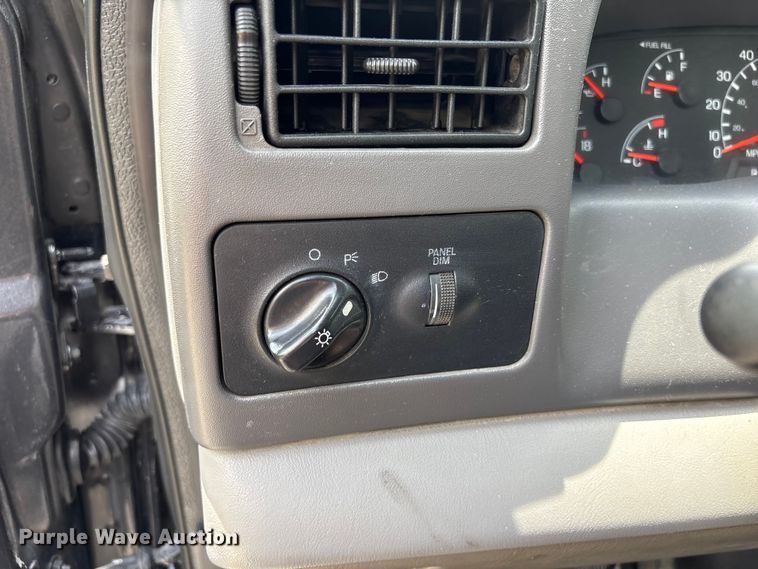 image for item EU0633 1999 Ford F550 Super Duty flatbed truck