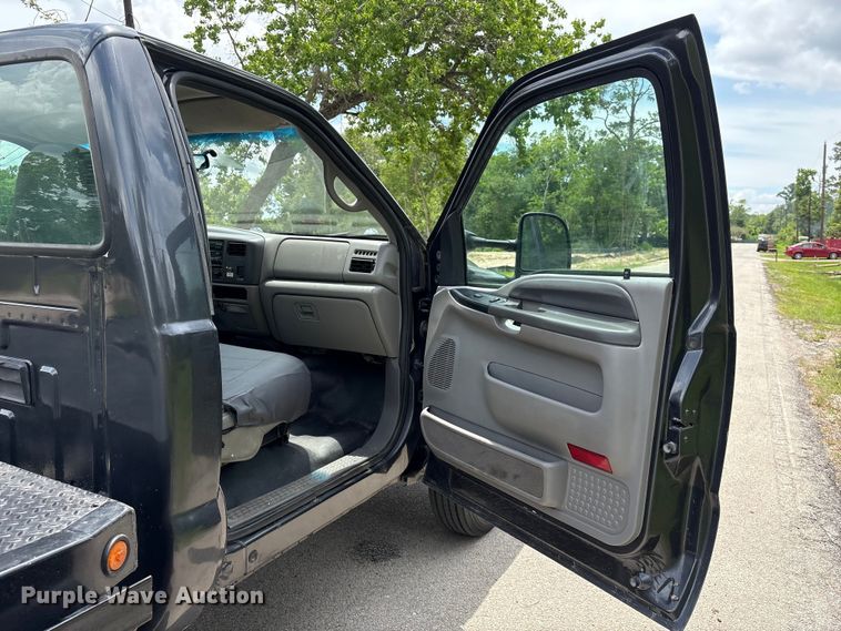 image for item EU0633 1999 Ford F550 Super Duty flatbed truck