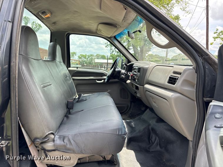 image for item EU0633 1999 Ford F550 Super Duty flatbed truck