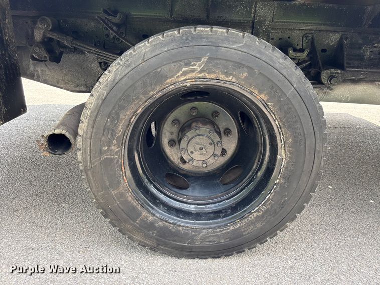 image for item EU0633 1999 Ford F550 Super Duty flatbed truck