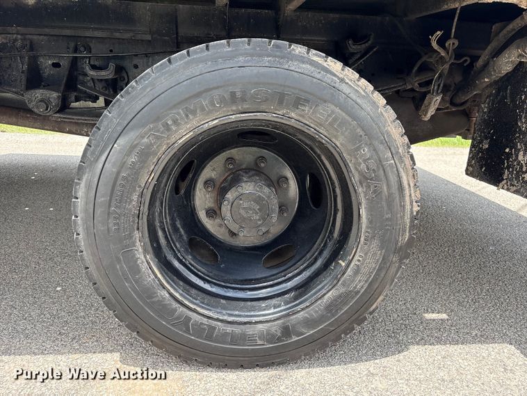 image for item EU0633 1999 Ford F550 Super Duty flatbed truck